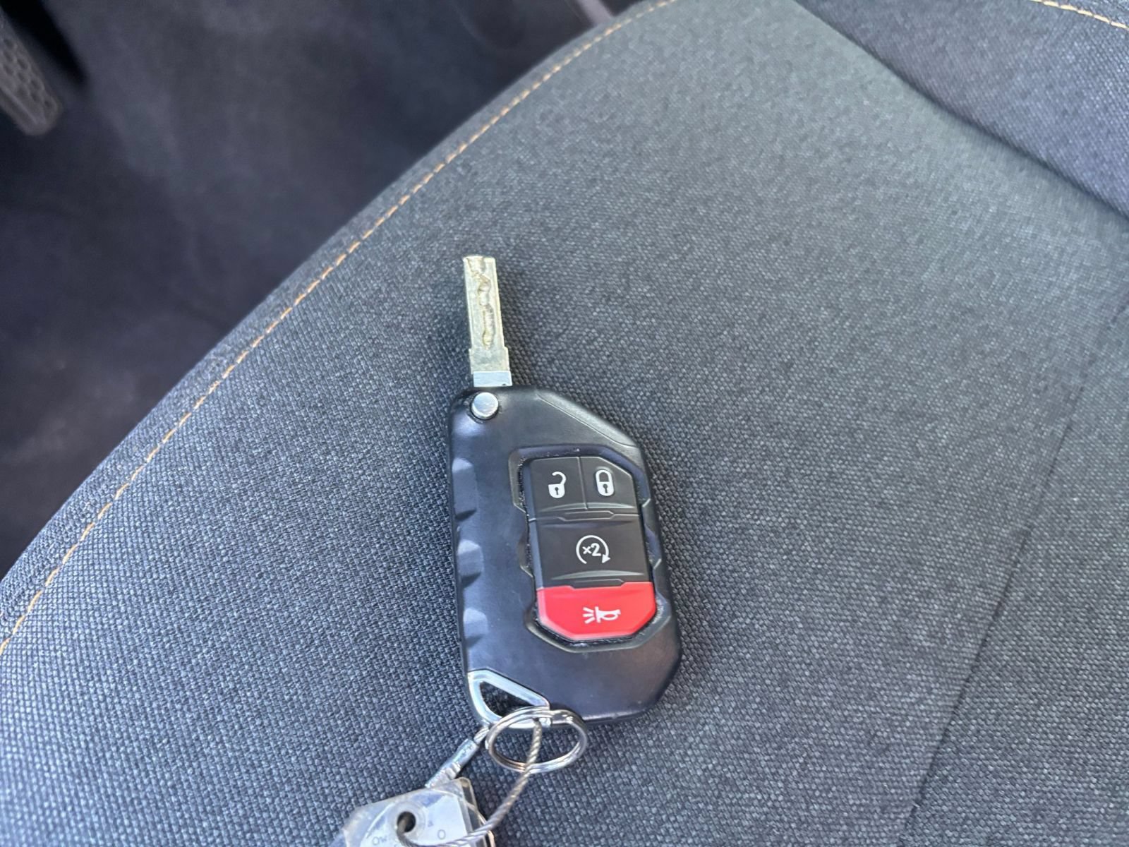 Used 2025 Jeep Wrangler Unlimited Sahara AWD/4WD image 20