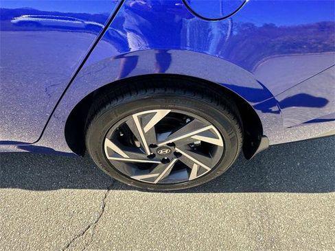 New 2025 Hyundai Elantra SEL image 19
