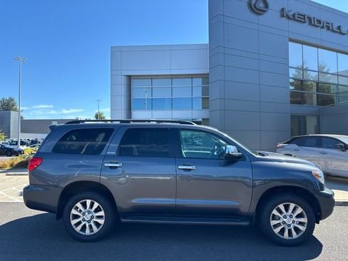 Used 2017 Toyota Sequoia Platinum AWD/4WD image 8