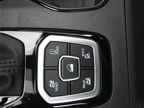 New 2026 Nissan Frontier SV image 18