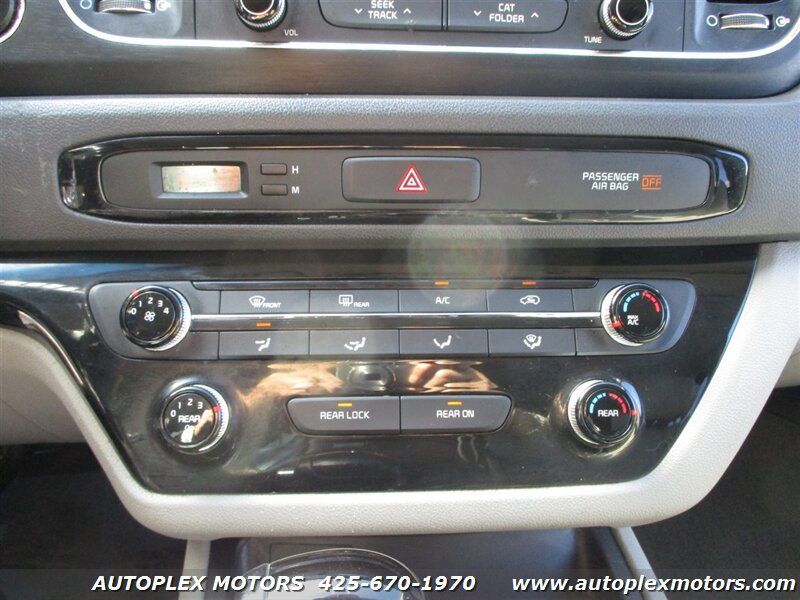 Used 2016 Kia Sedona LX w/ LX Essentials Premium Package FWD image 24