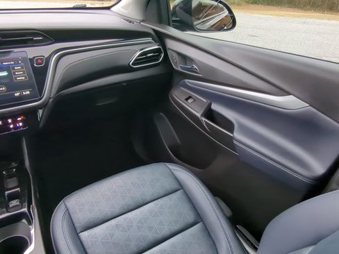 Used 2023 Chevrolet Bolt EUV LT w/ Convenience Package image 15