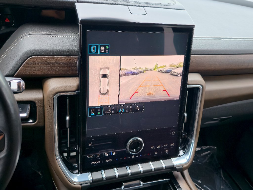 Certified 2025 GMC Yukon Denali Ultimate AWD/4WD image 16