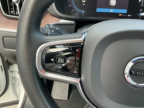 Certified 2023 Volvo XC60 B5 Ultimate w/ Climate Package image 27