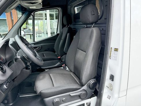 Used 2023 Mercedes-Benz Sprinter 2500 w/ Parking Package image 40