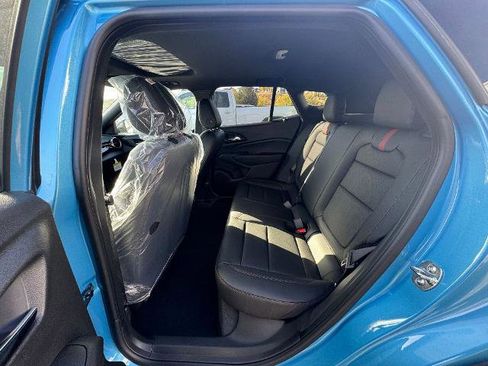 New 2025 Chevrolet Trax RS w/ Sunroof Package image 3