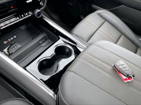 New 2026 Chevrolet Suburban High Country image 8