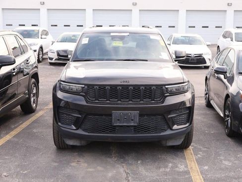 Used 2024 Jeep Grand Cherokee Altitude AWD/4WD image 3