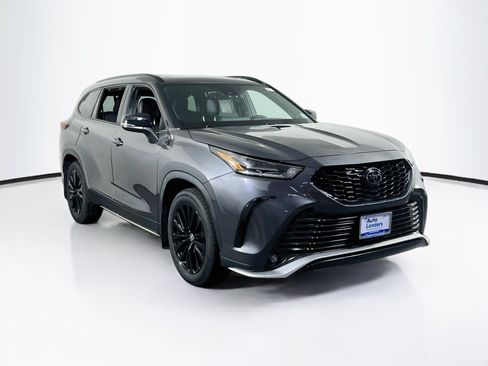 Used 2023 Toyota Highlander XSE AWD/4WD image 3