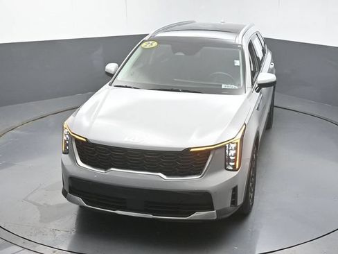 Used 2025 Kia Sorento S w/ Panoramic Sunroof Package FWD image 43