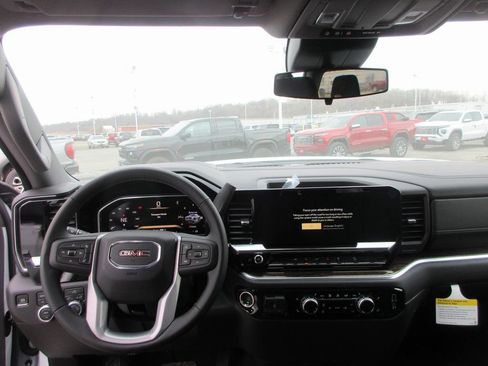 New 2026 GMC Sierra 1500 SLE AWD/4WD image 17