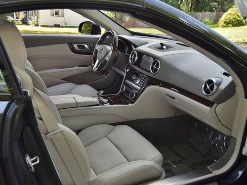 Used 2013 Mercedes-Benz SL 550 image 26