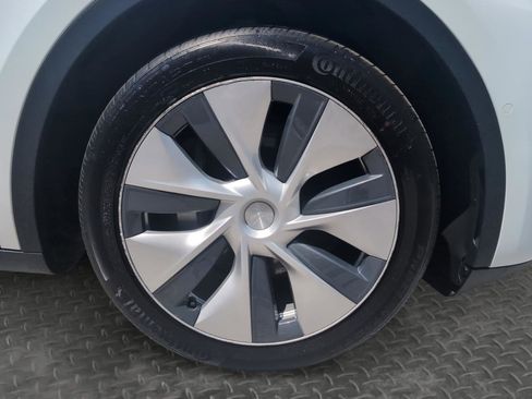 Used 2020 Tesla Model Y Long Range AWD/4WD image 25