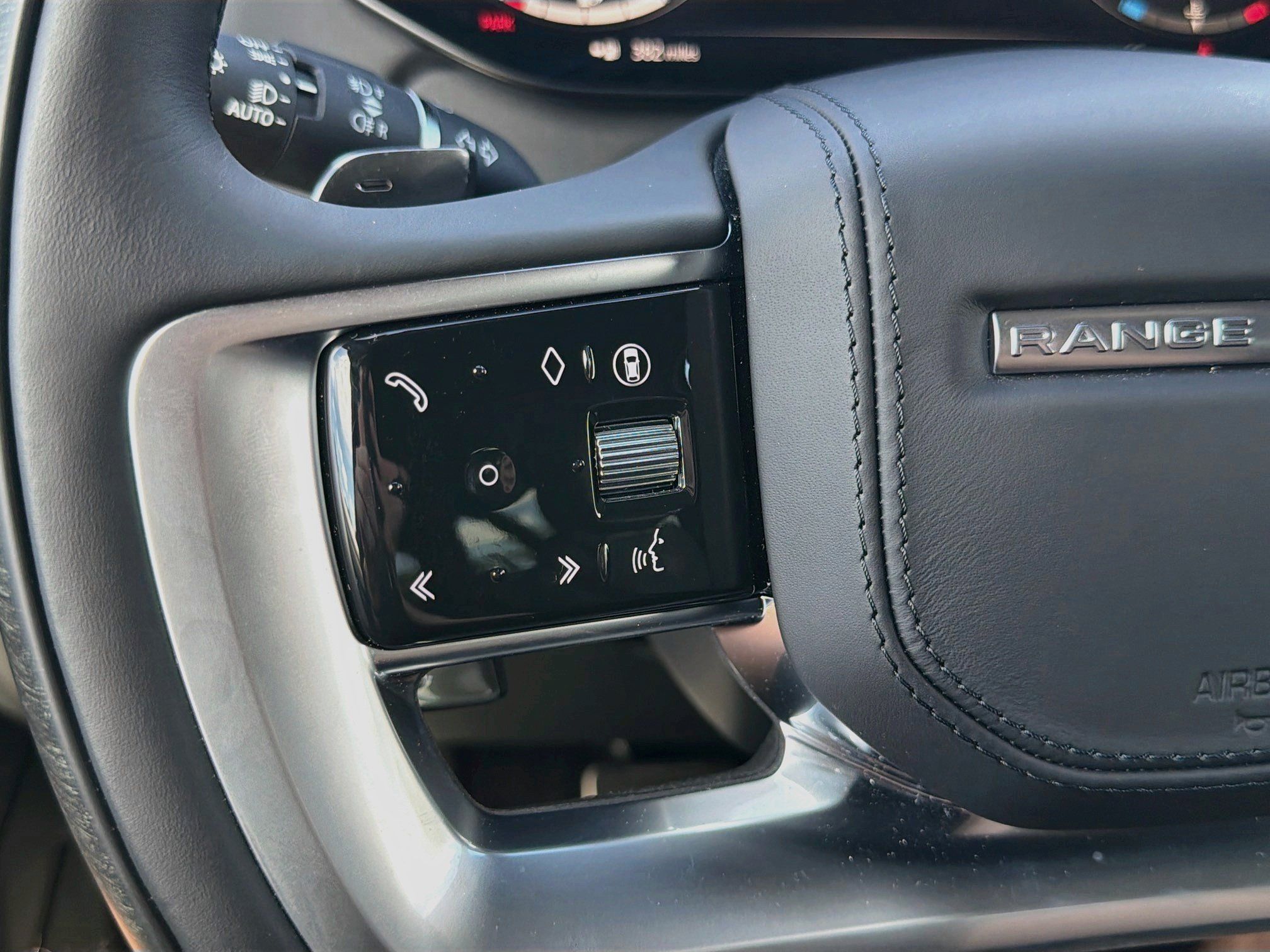 New 2026 Land Rover Range Rover SE AWD/4WD image 39