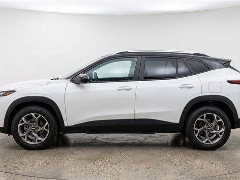Used 2025 Chevrolet Trax LT w/ LT Convenience Package FWD image 5