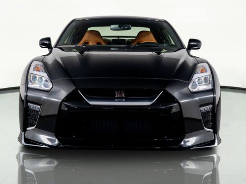 Used 2021 Nissan GT-R Premium image 24