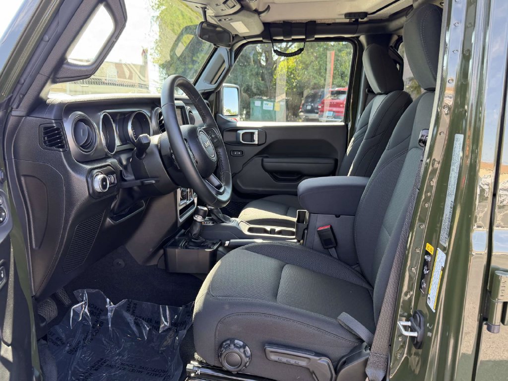 Used 2022 Jeep Wrangler Unlimited Sport AWD/4WD image 16