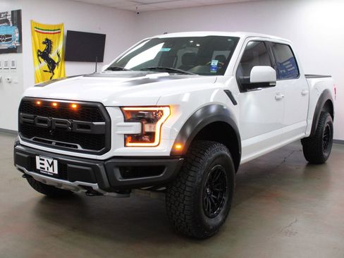 Used 2018 Ford F150 Raptor w/ Equipment Group 802A Luxury image 4