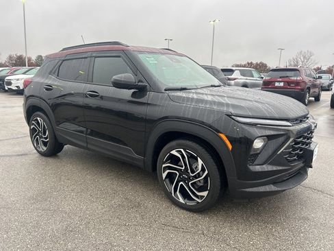 Used 2025 Chevrolet TrailBlazer RS w/ Convenience Package image 2