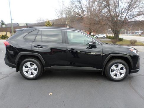 Used 2019 Toyota RAV4 XLE image 8