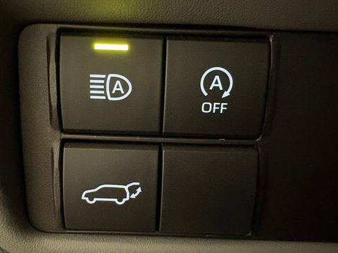 Used 2024 Toyota Highlander XLE image 9