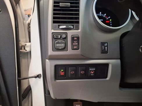 Used 2015 Toyota Sequoia Platinum image 18