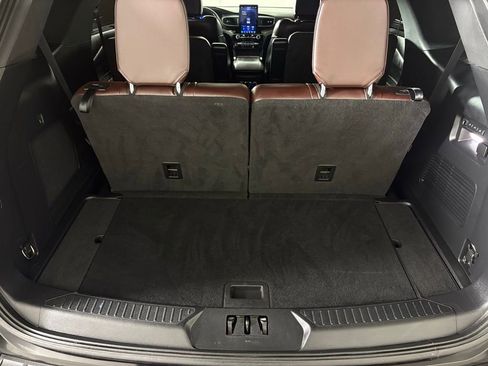 Used 2022 Ford Explorer Platinum w/ Premium Technology Package image 43