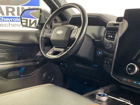 Used 2023 Ford Expedition Platinum image 14