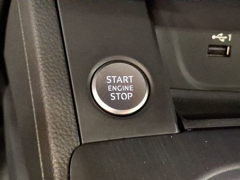 Used 2018 Audi A4 2.0T Premium w/ Convenience Package image 21