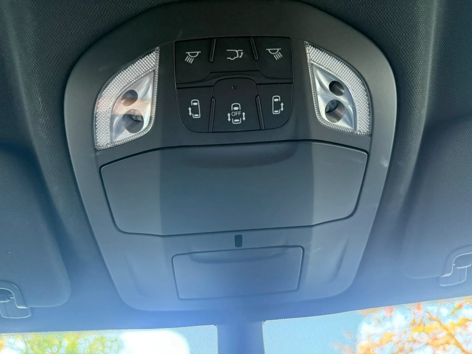 Used 2024 Chrysler Pacifica Touring FWD image 27