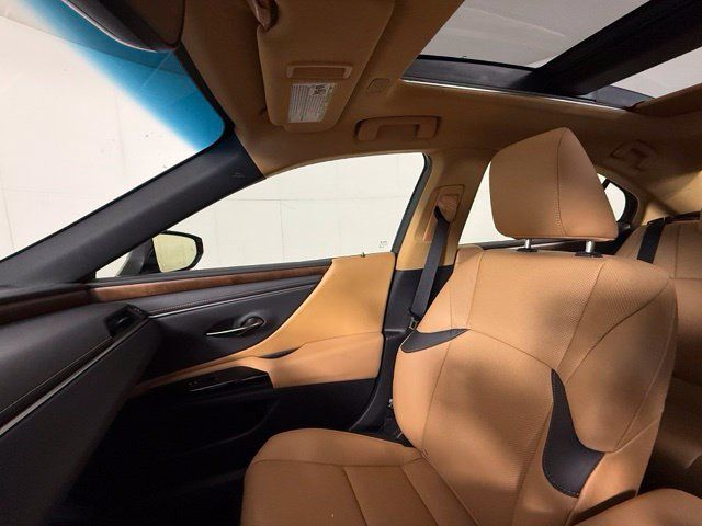 Used 2025 Lexus ES 350 w/ Premium Package FWD image 16