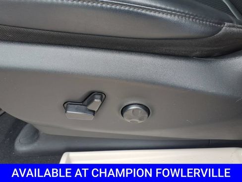 Used 2023 Chrysler Pacifica Touring-L FWD image 17