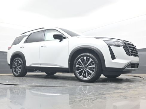 New 2026 Nissan Pathfinder Platinum AWD/4WD image 24