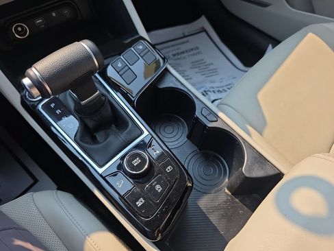 Used 2025 Kia Sportage EX FWD image 19