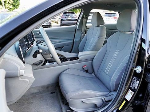 Used 2022 Hyundai Elantra SEL w/ Convenience Package FWD image 14