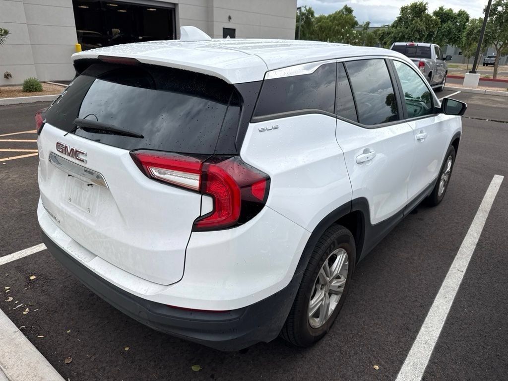 Used 2024 GMC Terrain SLE FWD image 3