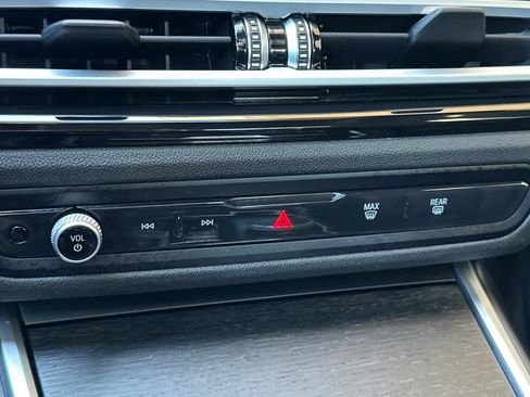 Used 2023 BMW 330e xDrive w/ Premium Package AWD/4WD image 19
