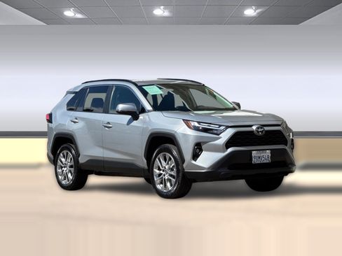 Used 2025 Toyota RAV4 XLE Premium AWD/4WD image 7