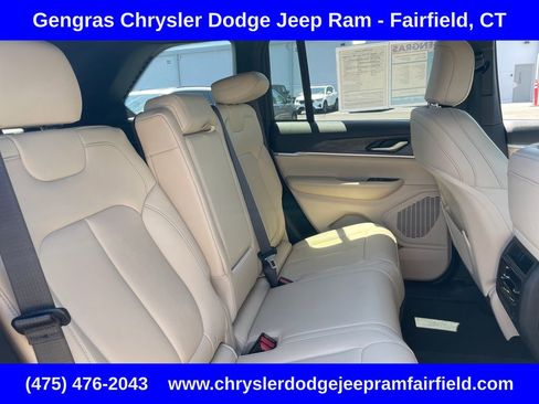 Used 2023 Jeep Grand Cherokee Limited AWD/4WD image 22