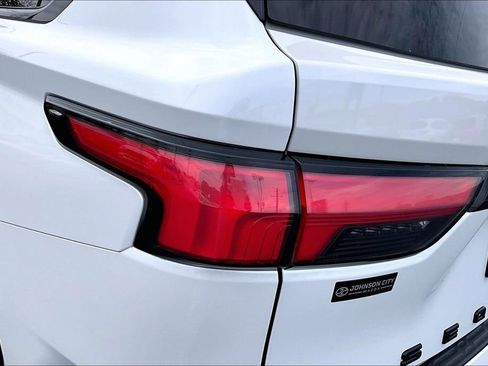 Used 2024 Toyota Sequoia Platinum image 31