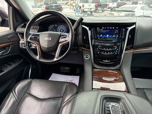 Used 2019 Cadillac Escalade ESV Premium Luxury image 13