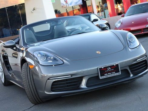 Used 2017 Porsche 718 Boxster image 2