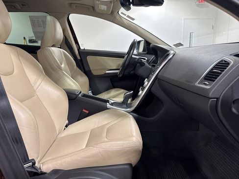 Used 2017 Volvo XC60 T6 Dynamic w/ Climate Package AWD/4WD image 28
