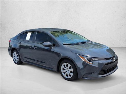 Used 2025 Toyota Corolla LE w/ Convenience Package FWD image 3