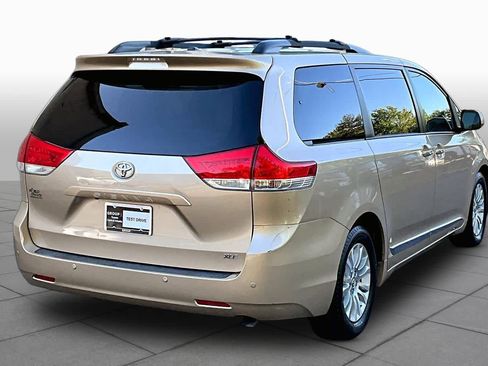 Used 2013 Toyota Sienna XLE FWD image 13