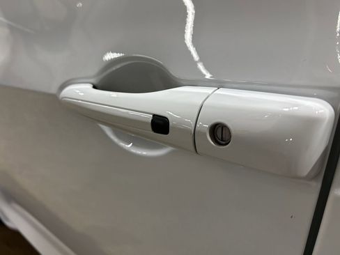 Used 2024 Chrysler Pacifica Touring-L image 14