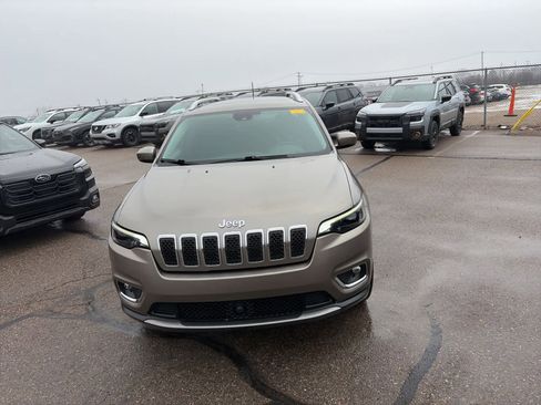 Used 2021 Jeep Cherokee Limited image 3