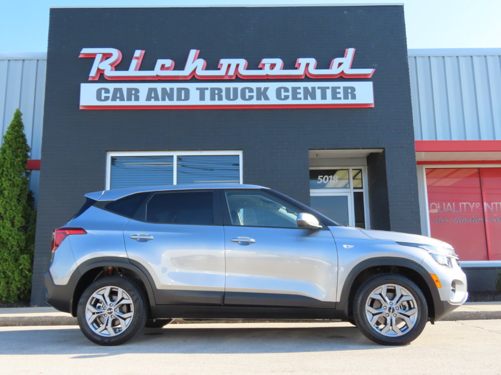 Used 2024 Kia Seltos LX AWD/4WD image 3