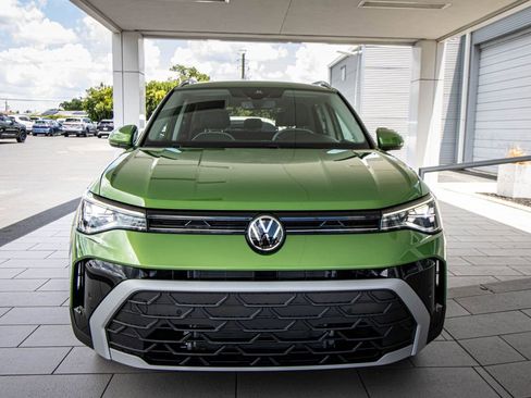 Used 2025 Volkswagen Taos SE FWD image 8