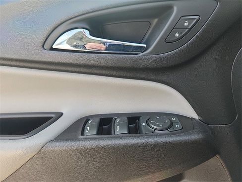 Used 2022 Chevrolet Equinox LS w/ LPO, Floor Liner Package image 11